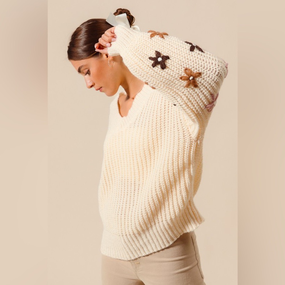 Ivory white cable knit v neck floral embroidered sleeve boho bohemian sweater - Picture 5 of 12